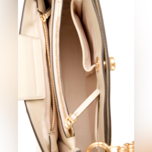 TORY BURCH
Leather Chain-Link Crossbody Bag - Picture 6 of 6